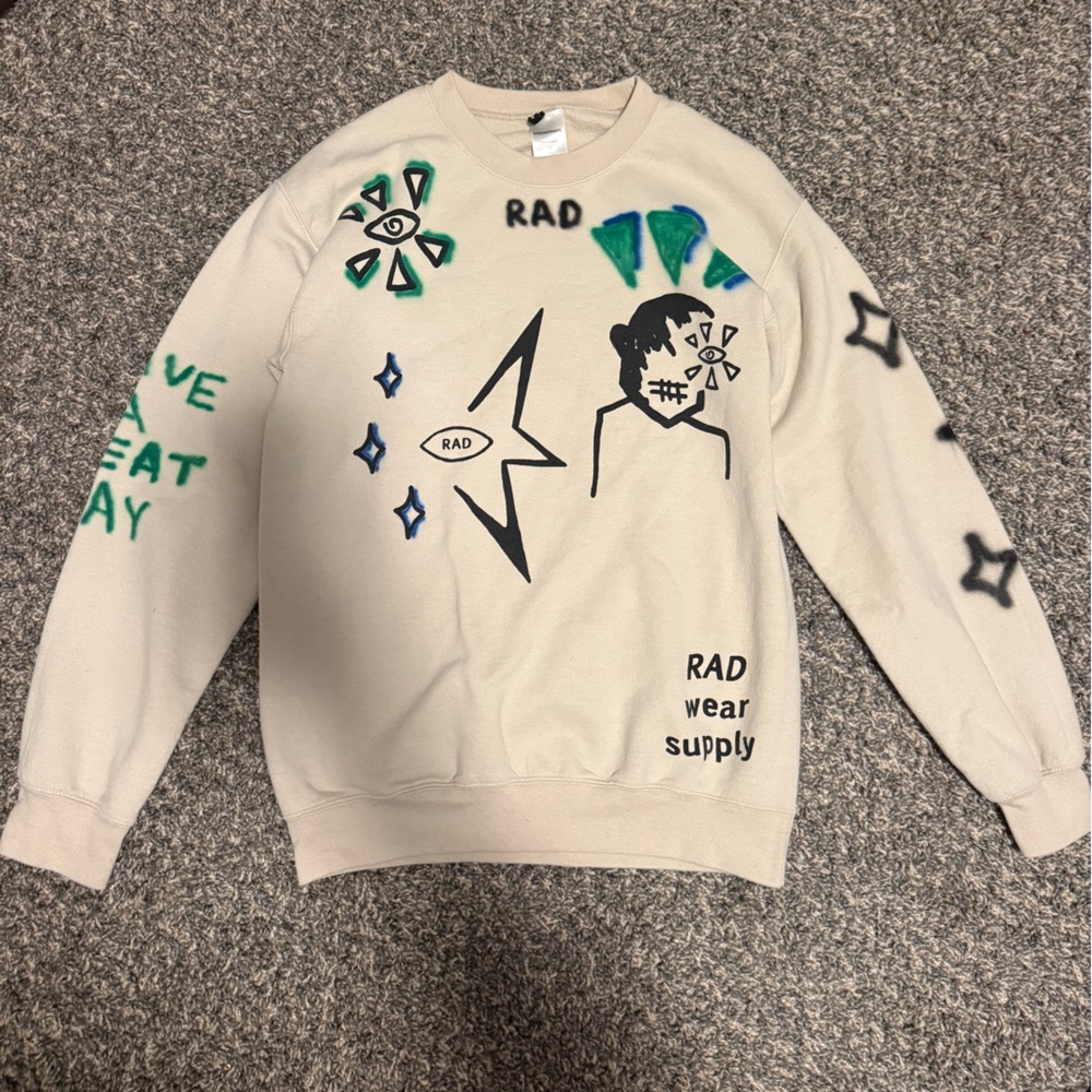 Graphic Beige Sweatshirt